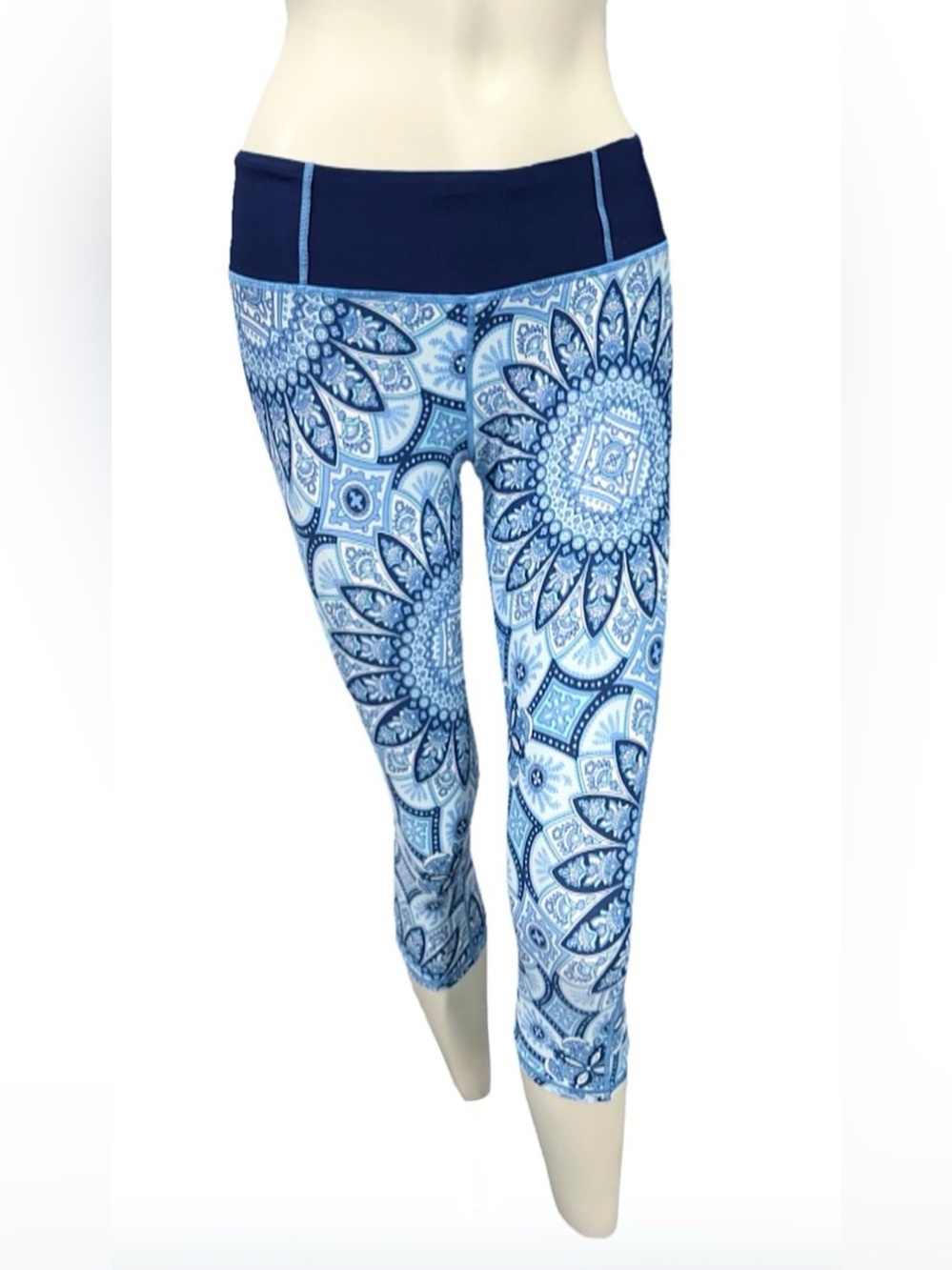 Helen Jon Blue White Mandala Capri Leggings Medium